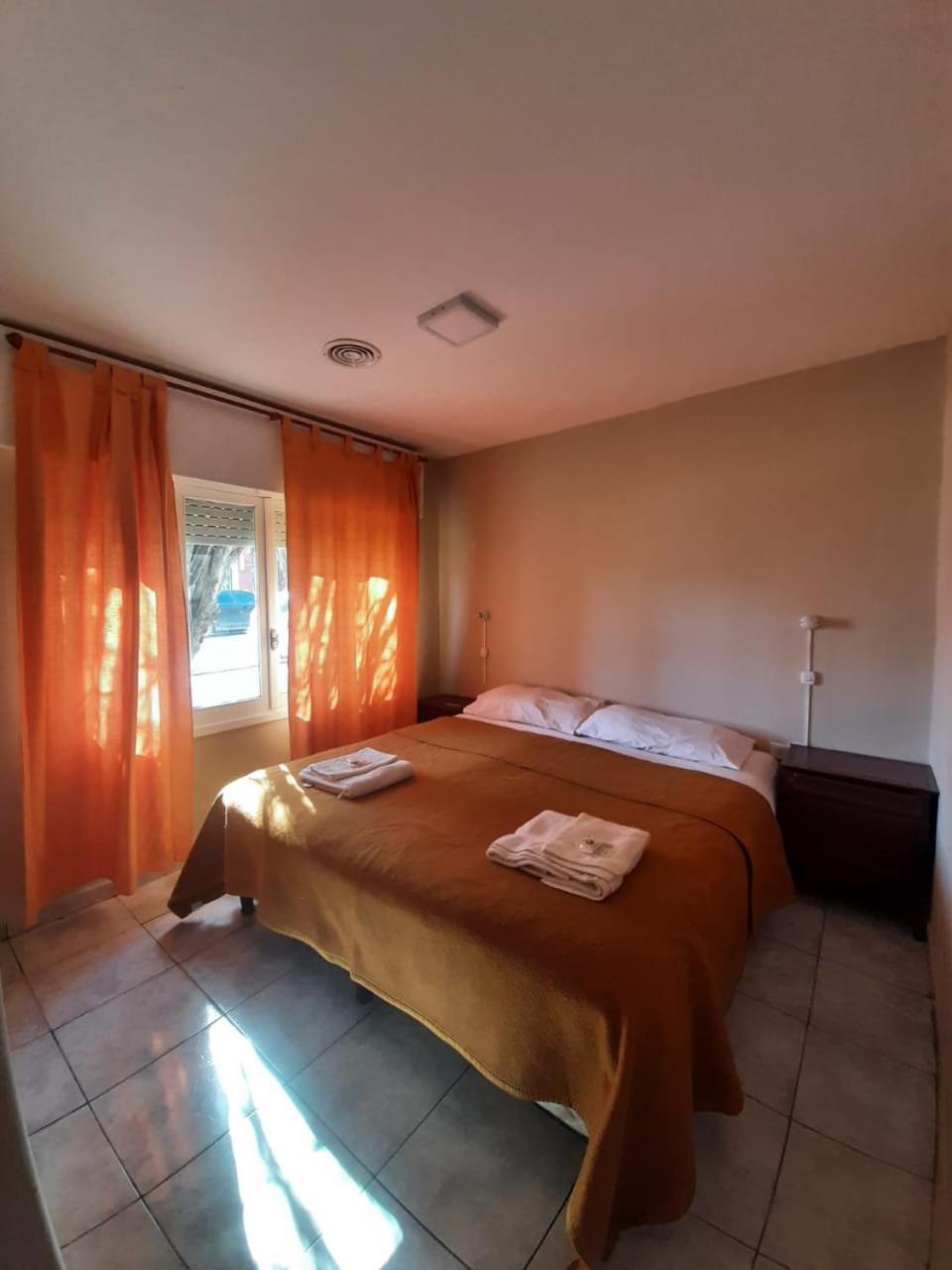 Hostel Danny El Calafate Ngoại thất bức ảnh